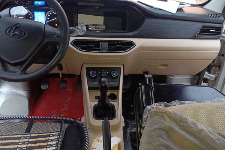 Used CHANGAN KUAYUE Xing V3 2023 1.5L Gasoline Standard Model 6-Seater Passenger Vehicle Audio And AC Panel