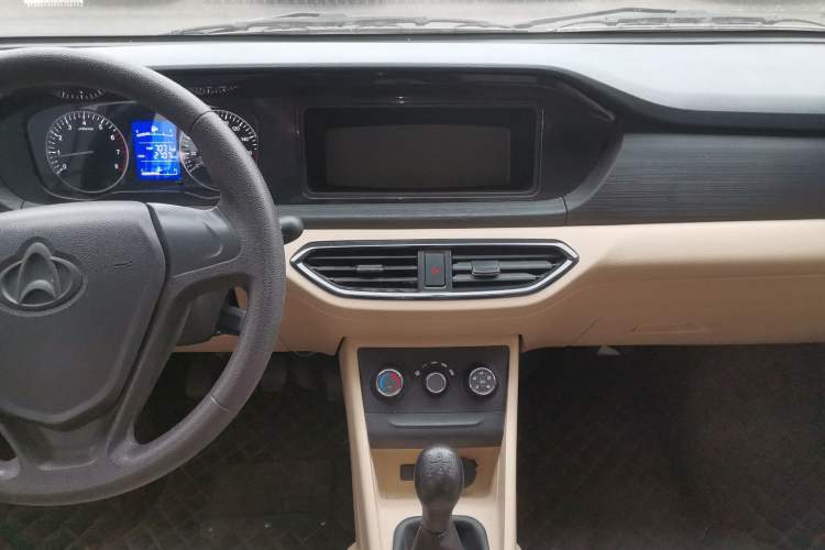 Used CHANGAN KUAYUE Xing V3 2023 1.5L Gasoline Comfort Edition 5-Seat Passenger Vehicle Audio And AC Panel