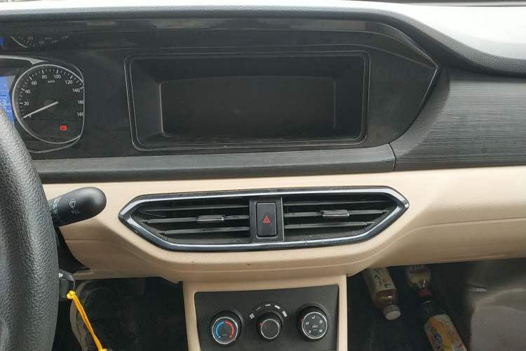 Used CHANGAN KUAYUE Xing V3 2023 1.3L Gasoline Comfort Model 2-Seater Van Audio And AC Panel