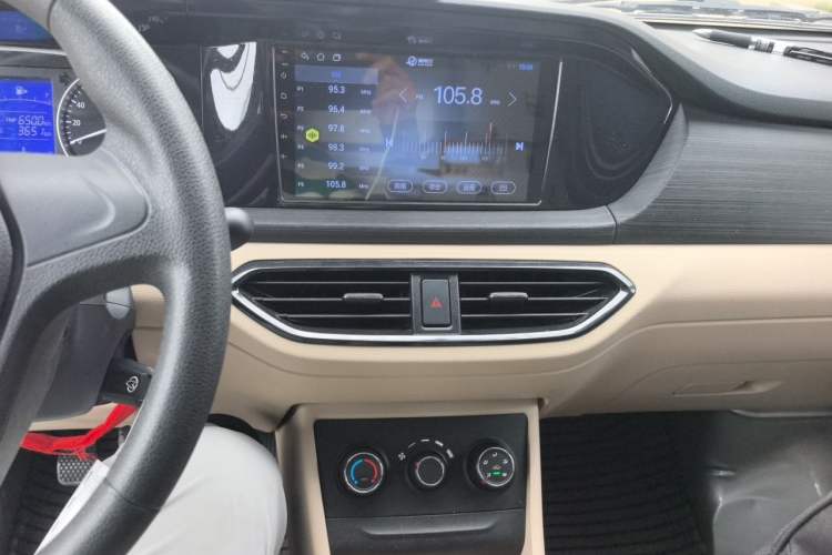 Used CHANGAN KUAYUE Xing V3 2023 1.5L Gasoline Standard Edition 2-Seat Van Audio And AC Panel
