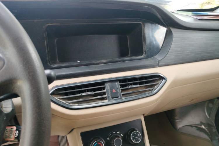 Used CHANGAN KUAYUE Xing V3 2023 1.5L Gasoline Standard Edition 2-Seat Van Audio And AC Panel