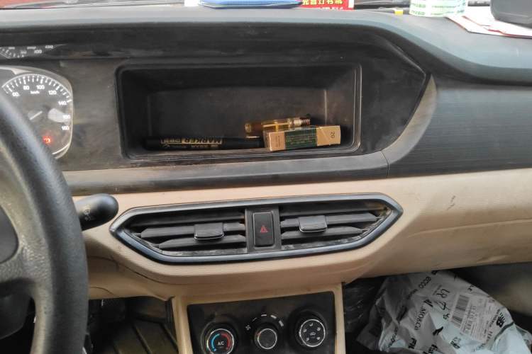 Used CHANGAN KUAYUE Xing V3 2023 1.5L Gasoline Comfort Edition 5-Seat Passenger Vehicle Audio And AC Panel