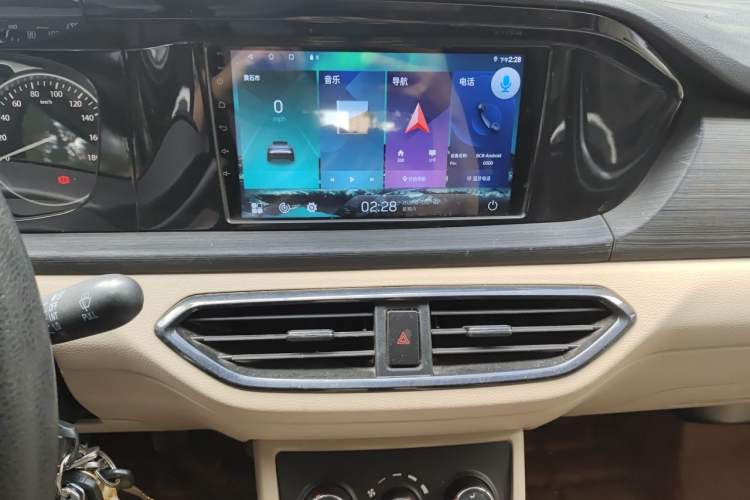 Used CHANGAN KUAYUE Xing V3 2023 1.3L Gasoline Standard Model 5-Seater Passenger Vehicle Audio And AC Panel