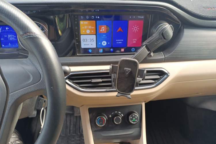 Used CHANGAN KUAYUE Xing V3 2023 1.5L Gasoline Standard Model 5-Seater Passenger Vehicle Audio And AC Panel