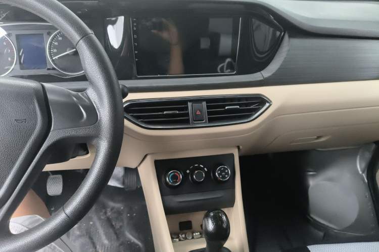 Used CHANGAN KUAYUE Xing V3 2023 1.5L Gasoline Standard Edition 2-Seat Van Audio And AC Panel