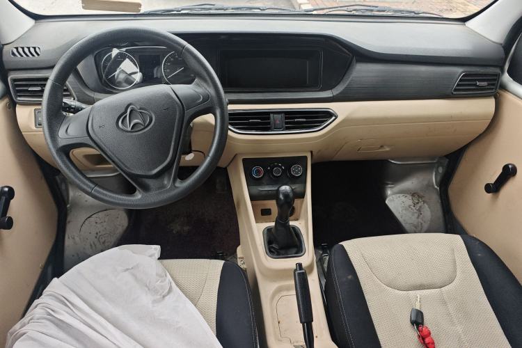 Used CHANGAN KUAYUE Xing V3 2023 1.3L Gasoline Standard Model 5-Seater Passenger Vehicle Center Console