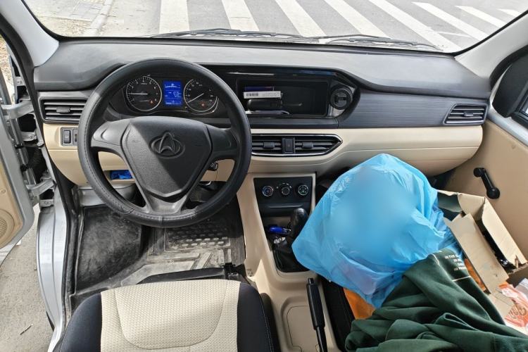 Used CHANGAN KUAYUE Xing V3 2023 1.3L Gasoline Standard Model 6-Seater Passenger Vehicle Center Console