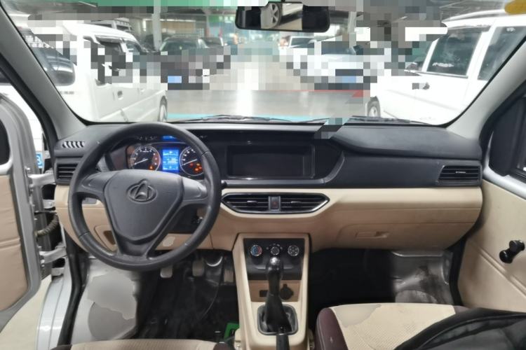 Used CHANGAN KUAYUE Xing V3 2023 1.3L Gasoline Standard Model 7-Seater Passenger Vehicle Center Console