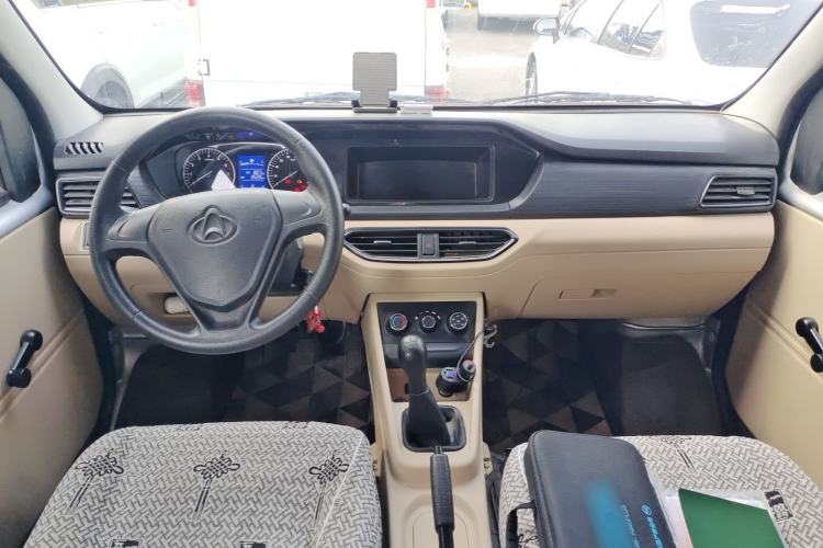 Used CHANGAN KUAYUE Xing V3 2023 1.3L Gasoline Comfort Model 5-Seater Passenger Vehicle Center Console