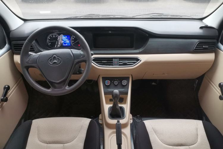 Used CHANGAN KUAYUE Xing V3 2023 1.5L Gasoline Comfort Edition 5-Seat Passenger Vehicle Center Console