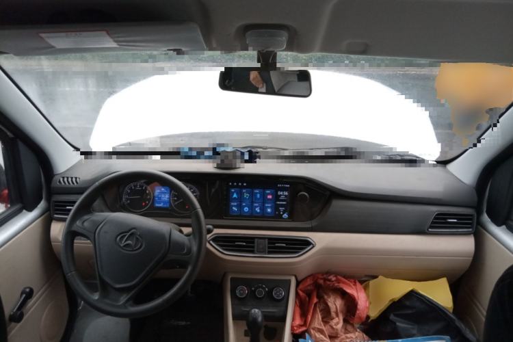 Used CHANGAN KUAYUE Xing V3 2023 1.3L Gasoline Standard Model 6-Seater Passenger Vehicle Center Console