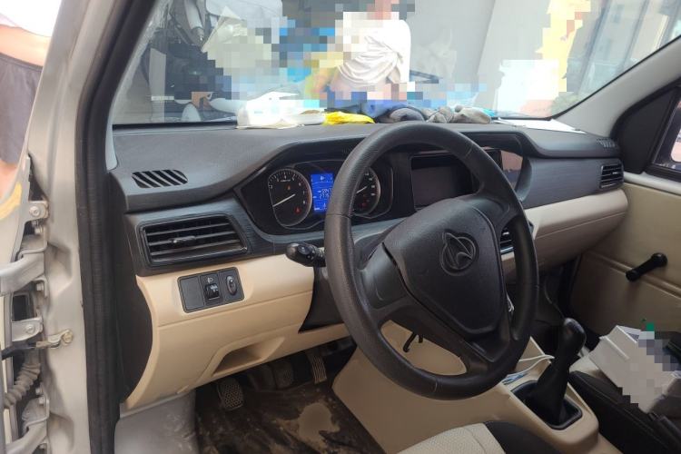 Used CHANGAN KUAYUE Xing V3 2023 1.5L Gasoline Standard Edition 2-Seat Van Center Console
