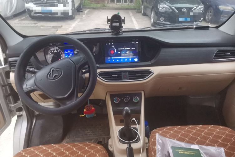 Used CHANGAN KUAYUE Xing V3 2023 1.3L Gasoline Standard Model 5-Seater Passenger Vehicle Center Console