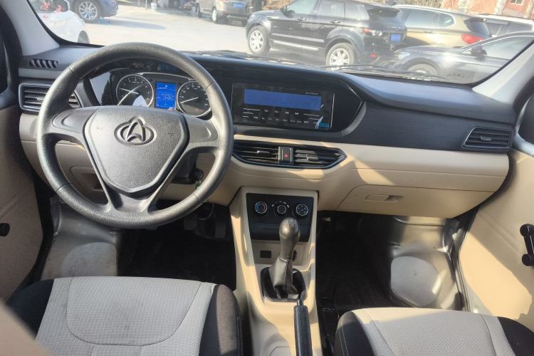 Used CHANGAN KUAYUE Xing V3 2023 1.5L Gasoline Comfort Edition 5-Seat Passenger Vehicle Center Console