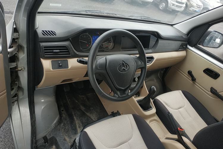 Used CHANGAN KUAYUE Xing V3 2023 1.3L Gasoline Comfort Model 2-Seater Van Center Console