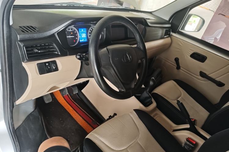 Used CHANGAN KUAYUE Xing V3 2023 1.5L Gasoline Standard Edition 2-Seat Van Center Console