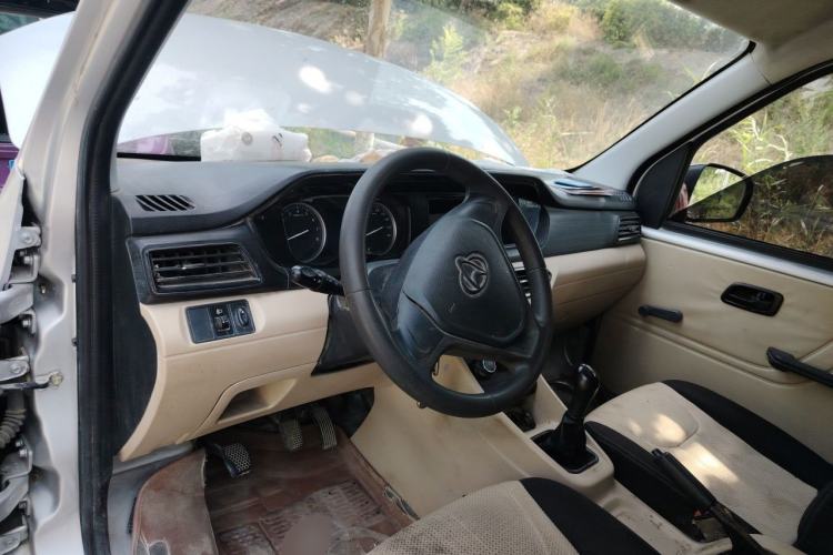 Used CHANGAN KUAYUE Xing V3 2023 1.5L Gasoline Standard Edition 2-Seat Van Center Console
