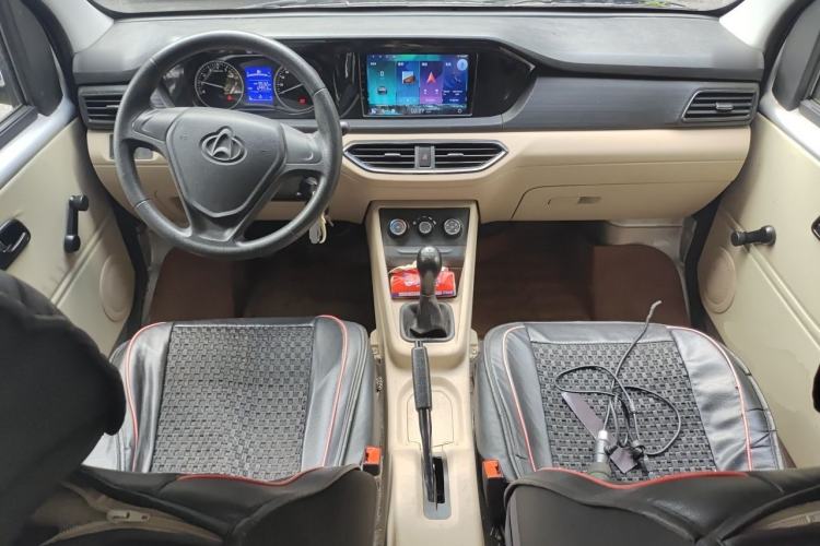 Used CHANGAN KUAYUE Xing V3 2023 1.3L Gasoline Standard Model 5-Seater Passenger Vehicle Center Console