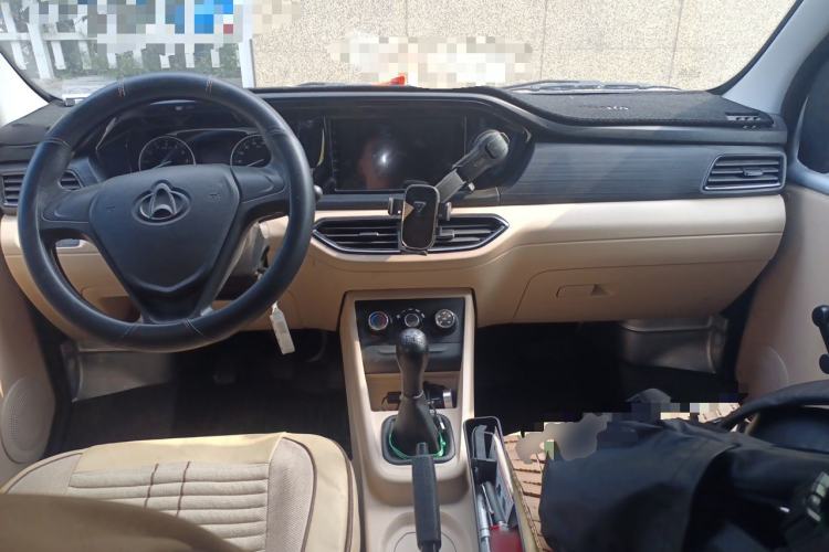 Used CHANGAN KUAYUE Xing V3 2023 1.5L Gasoline Standard Model 5-Seater Passenger Vehicle Center Console