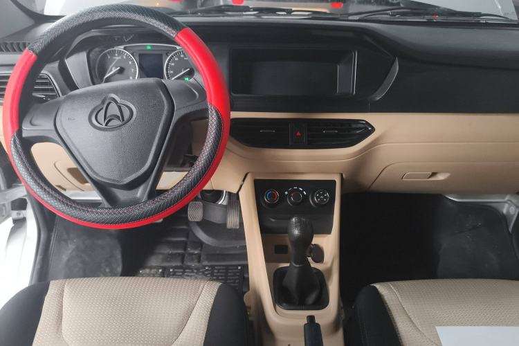 Used CHANGAN KUAYUE Xing V3 2023 1.3L Gasoline Standard Model 7-Seater Passenger Vehicle Center Console