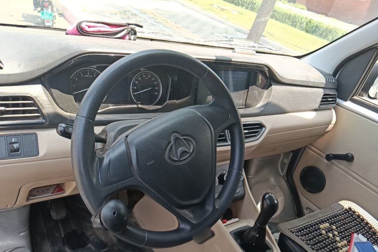 Used CHANGAN KUAYUE Xing V3 2023 1.5L Gasoline Standard Edition 2-Seat Van Center Console