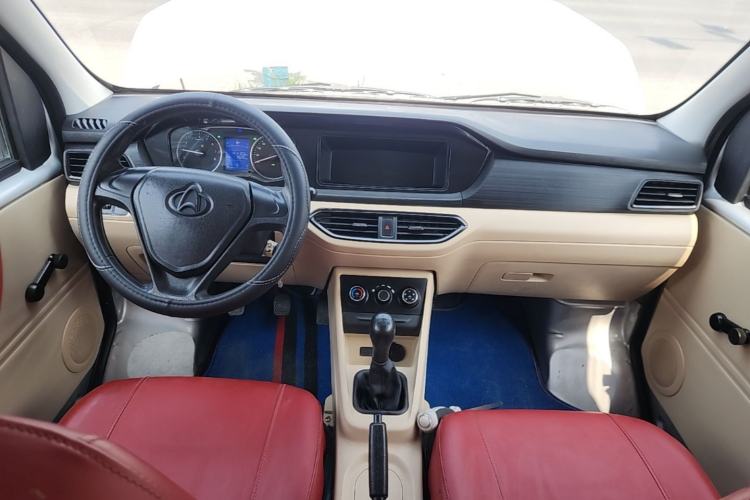 Used CHANGAN KUAYUE Xing V3 2023 1.5L Gasoline Standard Model 7-Seater Passenger Vehicle Center Console