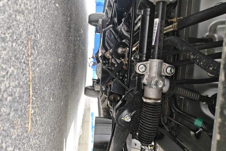 Used CHANGAN KUAYUE Xing V3 2023 1.3L Gasoline Standard Model 6-Seater Passenger Vehicle Chassis Front