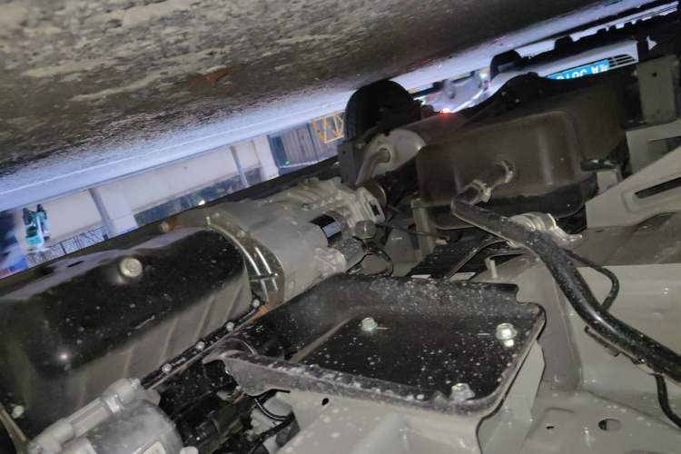 Used CHANGAN KUAYUE Xing V3 2023 1.3L Gasoline Standard Model 6-Seater Passenger Vehicle Chassis Front Right