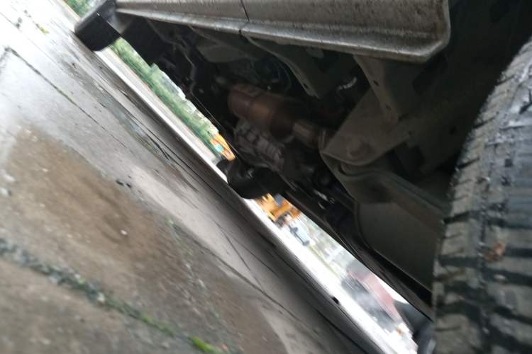Used CHANGAN KUAYUE Xing V3 2023 1.3L Gasoline Standard Model 6-Seater Passenger Vehicle Chassis Rear Left