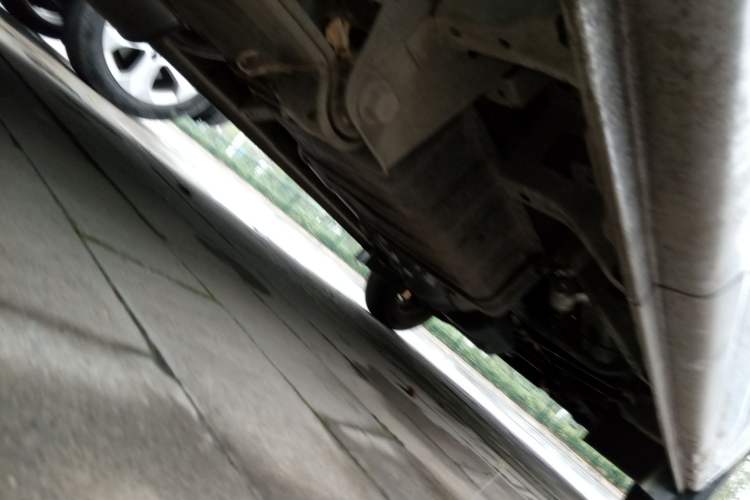 Used CHANGAN KUAYUE Xing V3 2023 1.3L Gasoline Standard Model 6-Seater Passenger Vehicle Chassis Rear Right