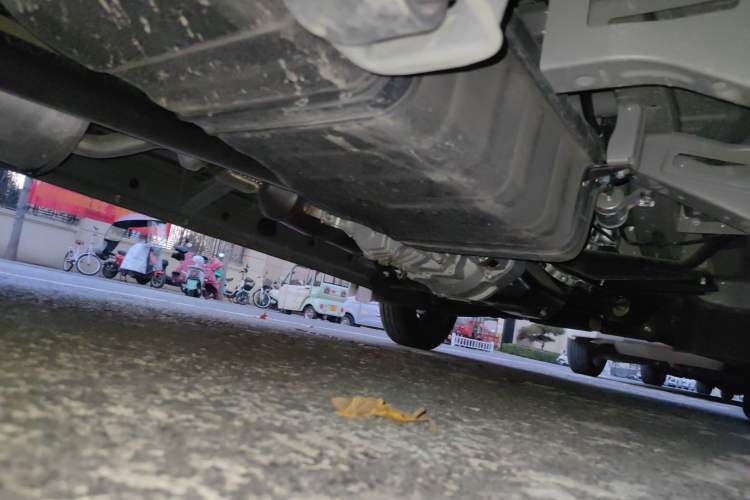 Used CHANGAN KUAYUE Xing V3 2023 1.3L Gasoline Standard Model 6-Seater Passenger Vehicle Chassis Rear Right