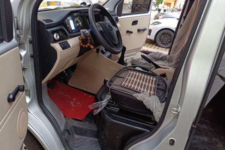 Used CHANGAN KUAYUE Xing V3 2023 1.5L Gasoline Standard Model 6-Seater Passenger Vehicle Driver Seat