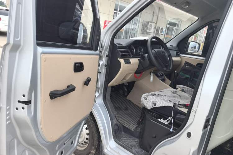 Used CHANGAN KUAYUE Xing V3 2023 1.5L Gasoline Standard Edition 2-Seat Van Driver Seat