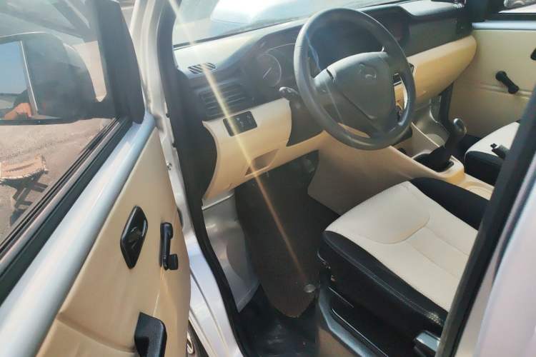 Used CHANGAN KUAYUE Xing V3 2023 1.5L Gasoline Comfort Edition 5-Seat Passenger Vehicle Driver Seat