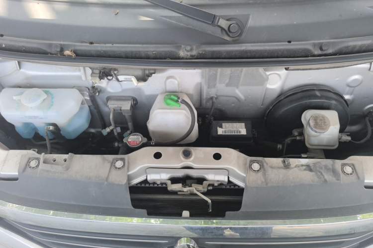 Used CHANGAN KUAYUE Xing V3 2023 1.5L Gasoline Standard Edition 5-Seater Minivan Engine Bay