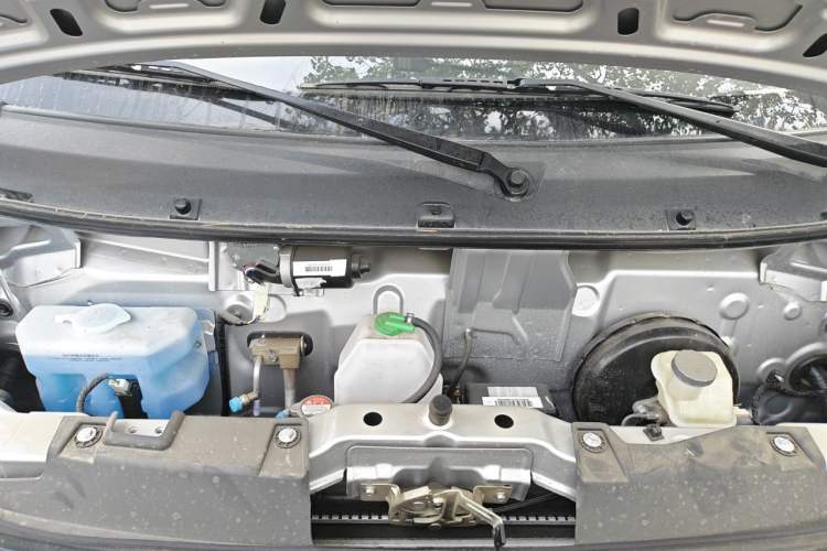 Used CHANGAN KUAYUE Xing V3 2023 1.3L Gasoline Standard Model 6-Seater Passenger Vehicle Engine Bay