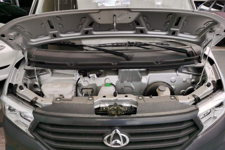 Used CHANGAN KUAYUE Xing V3 2023 1.3L Gasoline Standard Model 5-Seater Passenger Vehicle Engine Bay