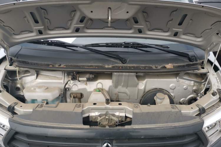 Used CHANGAN KUAYUE Xing V3 2023 1.5L Gasoline Comfort Model 7-Seater Passenger Vehicle Engine Bay