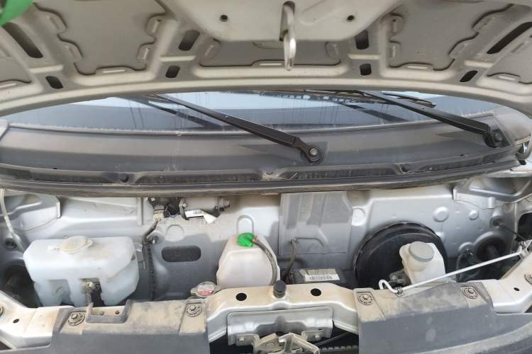 Used CHANGAN KUAYUE Xing V3 2023 1.5L Gasoline Comfort Model 7-Seater Passenger Vehicle Engine Bay