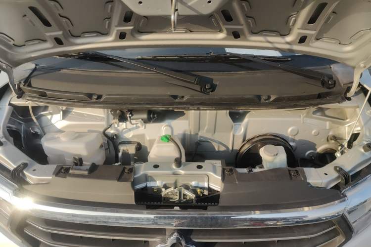 Used CHANGAN KUAYUE Xing V3 2023 1.3L Gasoline Comfort Edition 7-Seater Passenger Vehicle Engine Bay