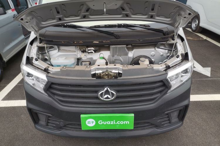 Used CHANGAN KUAYUE Xing V3 2023 1.5L Gasoline Comfort Edition 5-Seat Passenger Vehicle Engine Bay