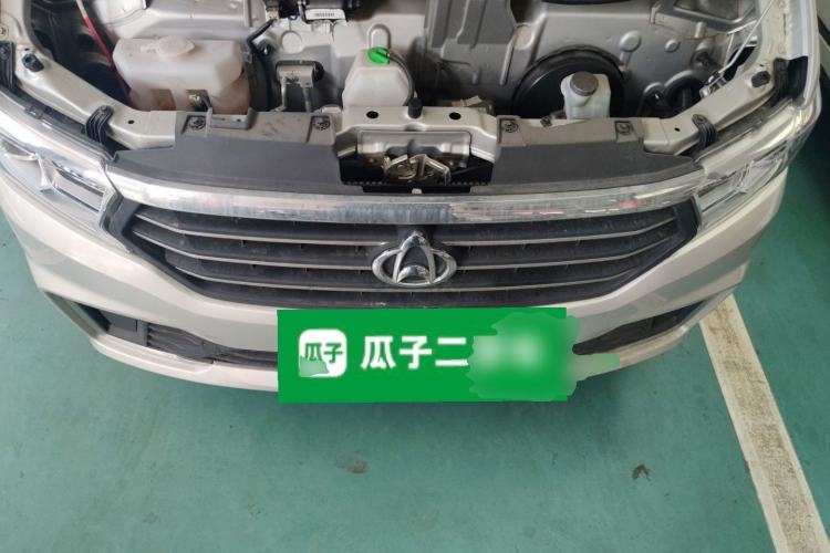 Used CHANGAN KUAYUE Xing V3 2023 1.5L Gasoline Standard Model 5-Seater Passenger Vehicle Engine Bay