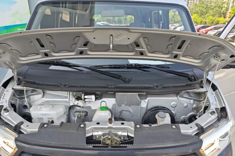 Used CHANGAN KUAYUE Xing V3 2023 1.3L Gasoline Comfort Edition 7-Seater Passenger Vehicle Engine Bay