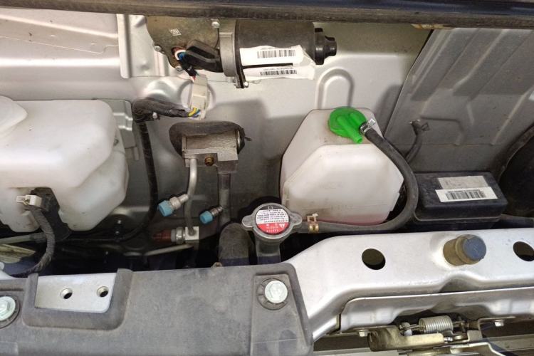 Used CHANGAN KUAYUE Xing V3 2023 1.5L Gasoline Standard Model 6-Seater Passenger Vehicle Engine Bay