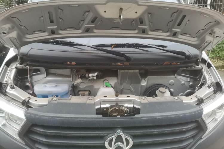 Used CHANGAN KUAYUE Xing V3 2023 1.3L Gasoline Standard Model 5-Seater Passenger Vehicle Engine Bay