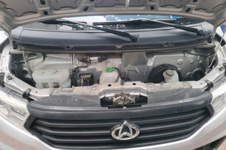 Used CHANGAN KUAYUE Xing V3 2023 1.5L Gasoline Comfort Edition 5-Seat Passenger Vehicle Engine Bay