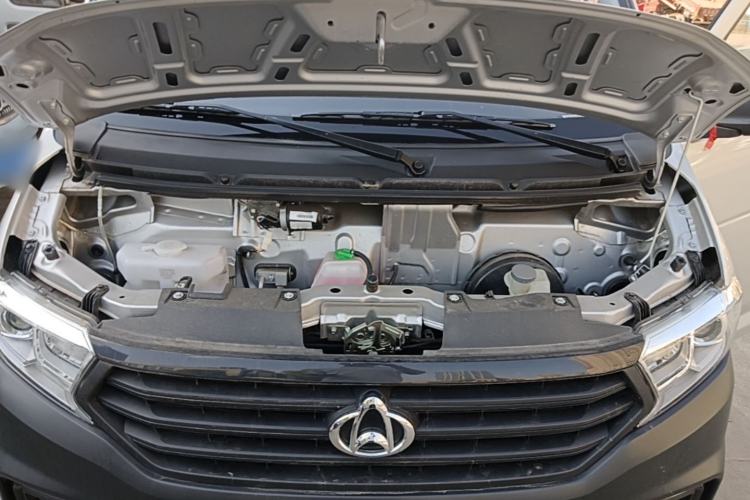 Used CHANGAN KUAYUE Xing V3 2023 1.5L Gasoline Standard Model 7-Seater Passenger Vehicle Engine Bay