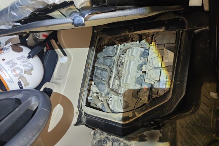 Used CHANGAN KUAYUE Xing V3 2023 1.5L Gasoline Comfort Edition 5-Seat Passenger Vehicle Engine Bay