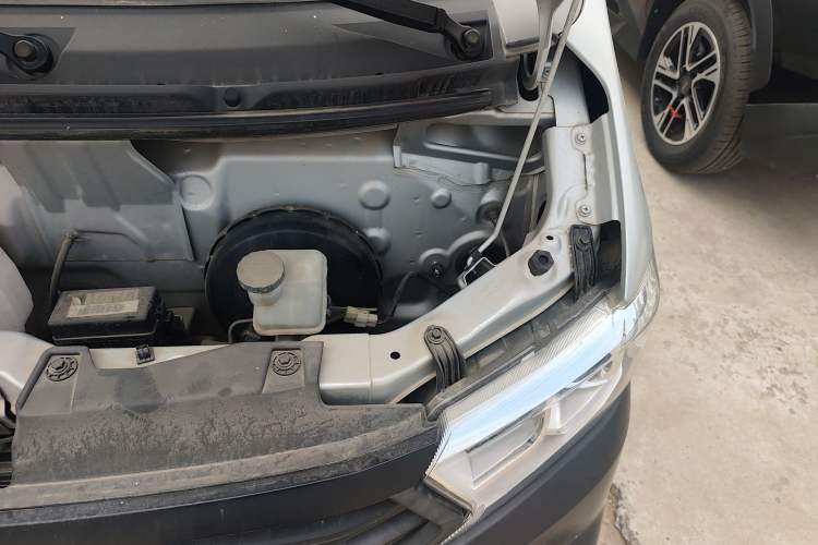 Used CHANGAN KUAYUE Xing V3 2023 1.5L Gasoline Standard Edition 2-Seat Van Engine Bay Left