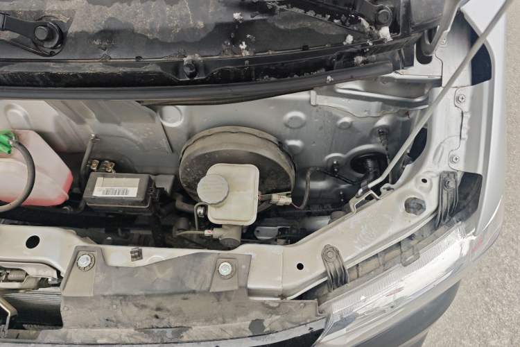 Used CHANGAN KUAYUE Xing V3 2023 1.3L Gasoline Standard Model 5-Seater Passenger Vehicle Engine Bay Left